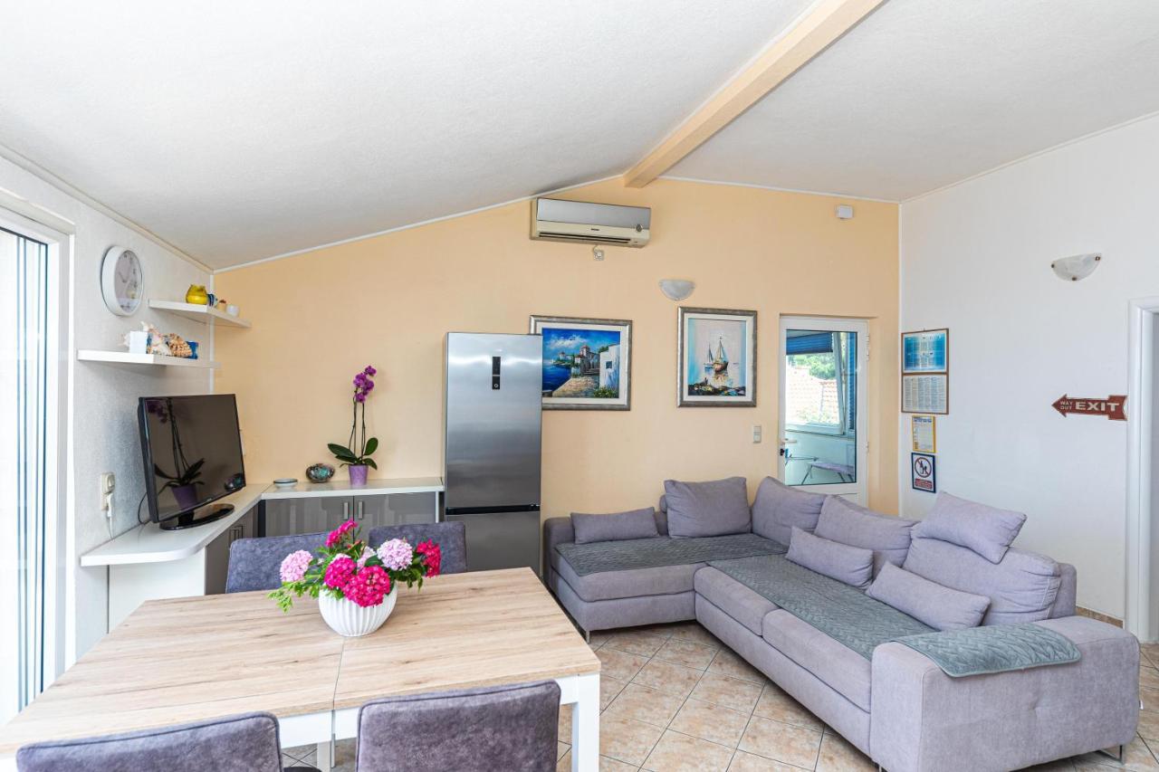 Apartments Villa Nea Leona Trogir Dış mekan fotoğraf